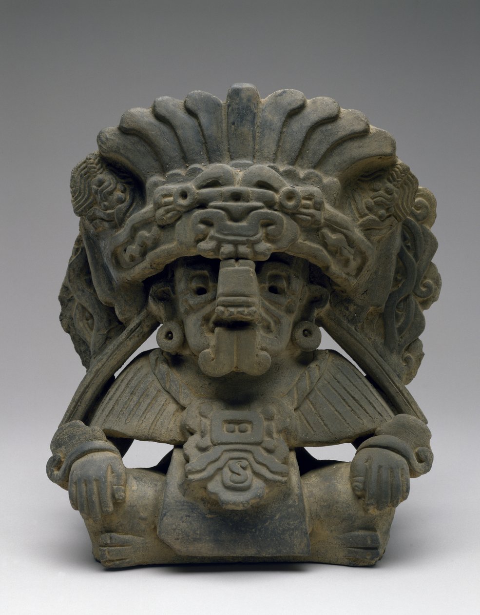 Urn met een Zittende Voorouder, 600-900 AD door Zapotec Zapotec
