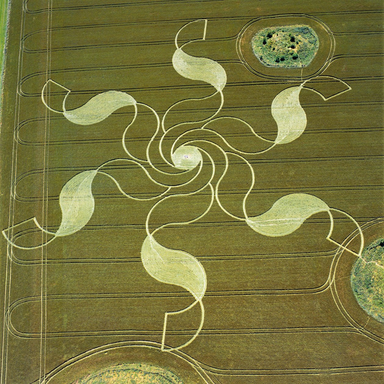 Graancirkel in tarweveld, Stonehenge, Wiltshire, 4 juli 2002 (luchtfoto) door Ferdinand Georg Waldmuller