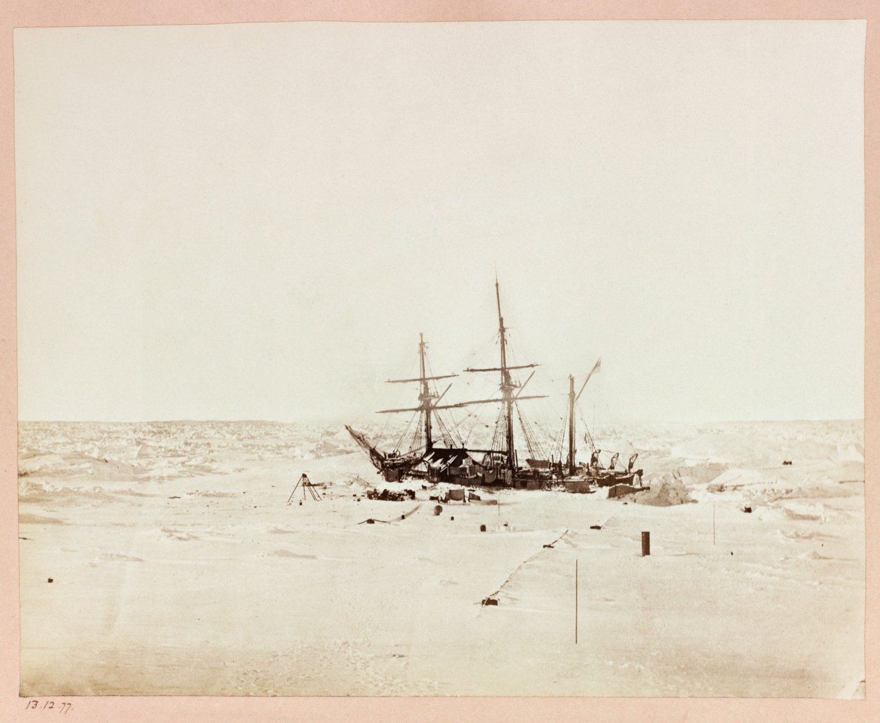 Expeditie naar de Noordpool (1875-1876) van kapitein George Nares (1831-1915): Floeberg Beach, Alert in winterkwartieren door Frederick (attr. to) Barnard