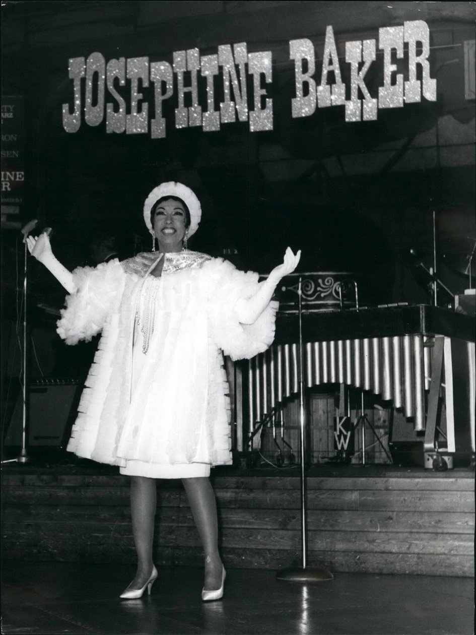 Josephine Baker optredend in Zürich, Zwitserland, 3 maart 1967 door . .