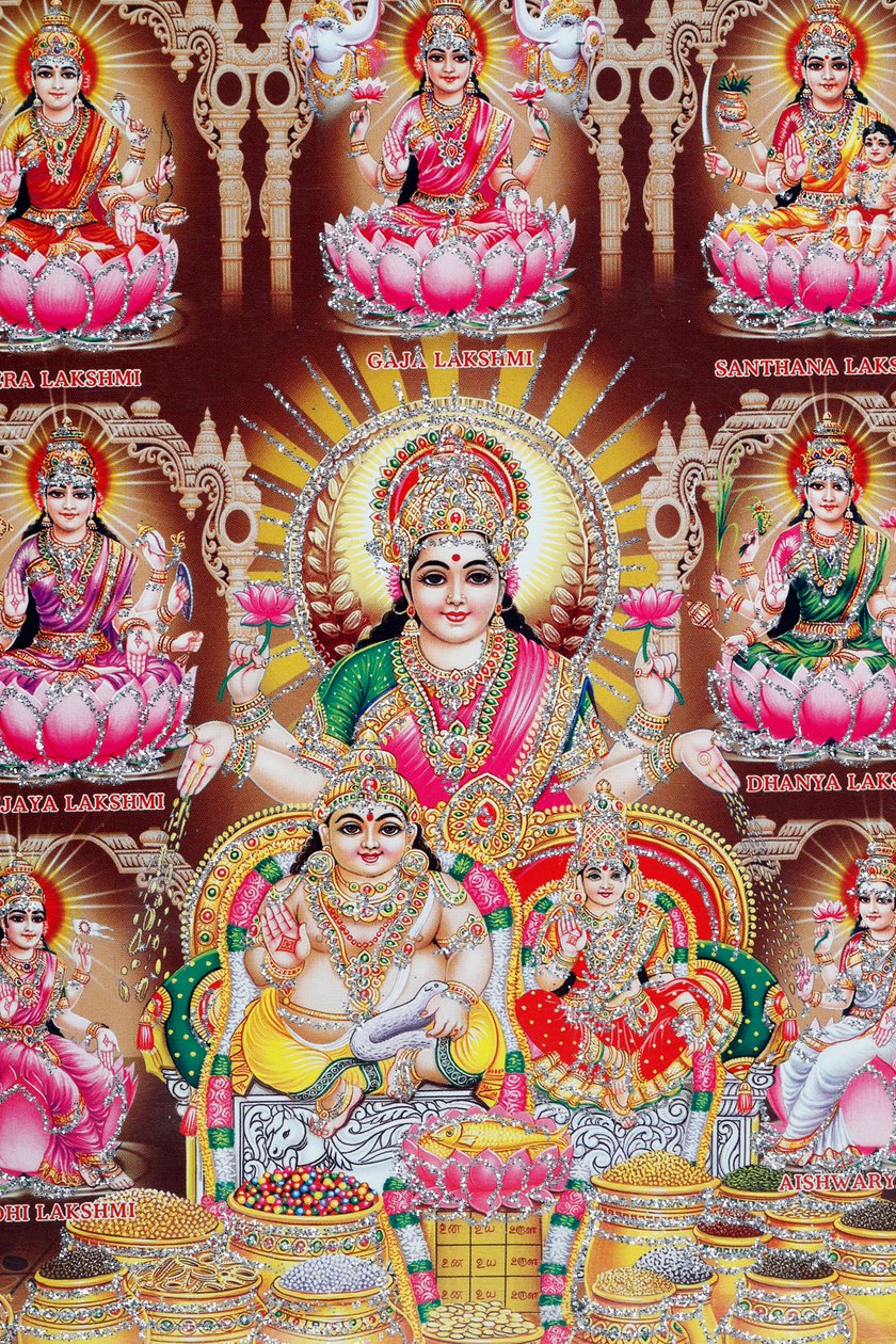 Lakshmi, de vrouw van Vishnu, is godin van welvaart, geluk en schoonheid door . .