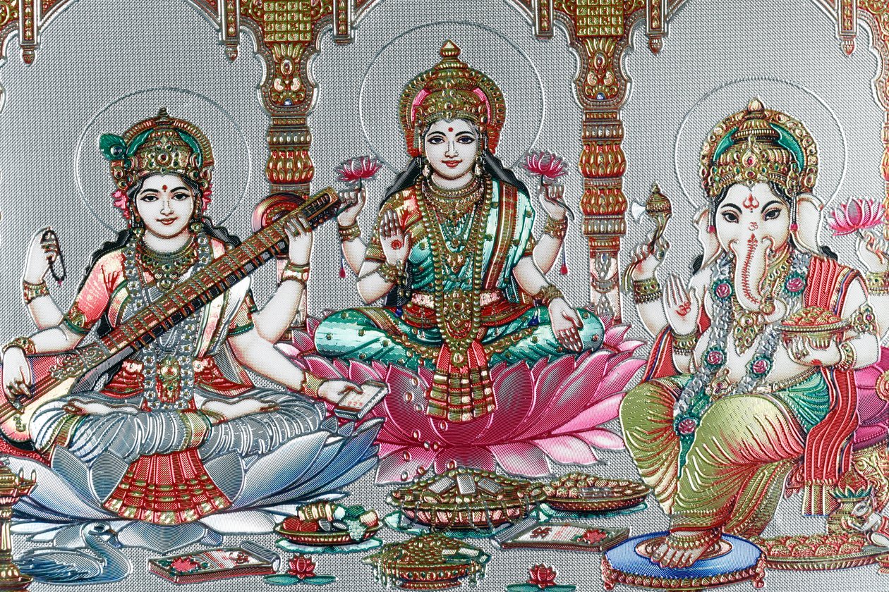 Lakshmi, de vrouw van Vishnu, is godin van voorspoed, geluk en schoonheid. Ganesh door . .