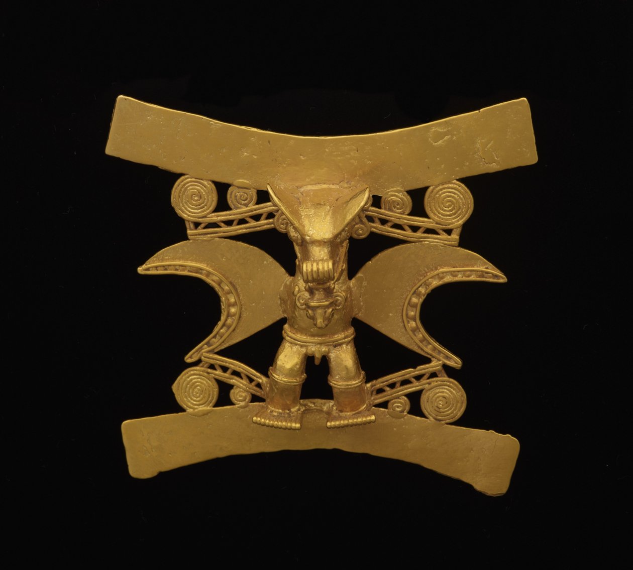 Hanger met een figuur met vleermuisachtig masker, Late Periode V - Periode VI, c.700-1550 door culture Diquis