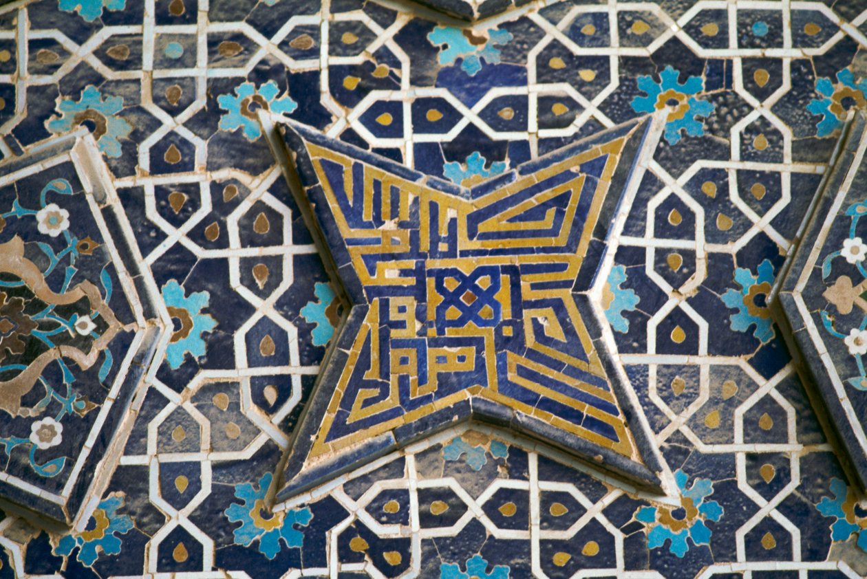 Polychrome tegeldecoratie, Jameh Moskee (Vrijdagmoskee) (Unesco Werelderfgoedlijst, 2012), Isfahan (Esfahan), Iran door Theodore Charles Ange Coquelin