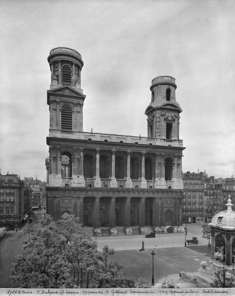 Uitzicht op de kerk van Saint-Sulpice, 1921-22 door Studio Giraudon