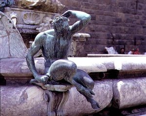 De Neptunusfontein, detail van een sater