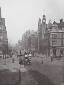 Sloane Square en straat, en Holy Trinity Church