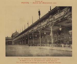 Een terras van een van de restaurants, voor het ontbijt (zwart-wit foto) door (after) French Photographer