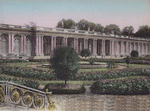 Grand Trianon, gevel aan de tuinen door (after) French Photographer