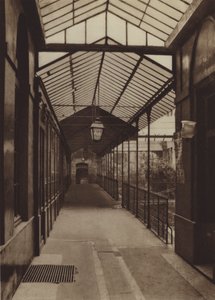 De oude passage van de Opera van de rue Le Peletier (zwart-wit foto)