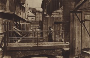 De oevers van de Bievre aan de voet van de straat des Gobelins door (after) French Photographer