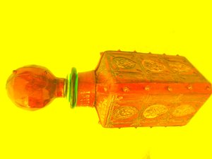 Whiskyfles met Lederen Omslag en Nieten door Martina Konitzky
