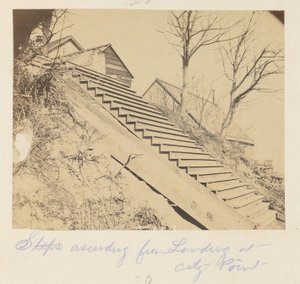 Trappen naar boven vanaf Landing at City Point door A.J. Russell
