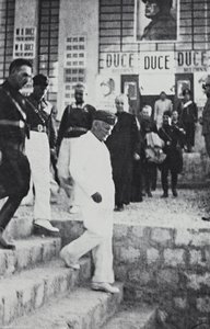Album "Duce": Benito Mussolini tijdens een officieel bezoek aan Sicilië door A. Scarlata