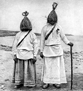 Een paar stro jongens, Ierland, 1922 door A. W. Cutler