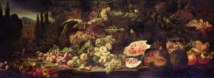 Stilleven van fruit met een groene papegaai en een zilveren vaas