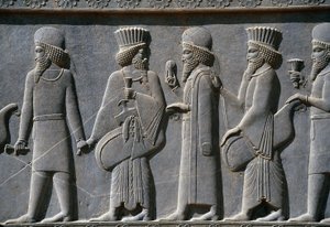 Detail van een processiefries aan de oostzijde van het Apadana-paleis, Persepolis, Iran, ca. 518-465 v.Chr. (grijze steen)