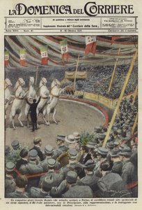 Soldaten kijken naar optredende paarden in een circus in Turijn