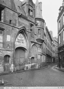 Hotel de Sens door Adolphe Giraudon