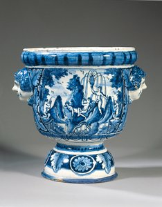 Delfts blauw-witte mythologische tuinvaas met twee handvatten