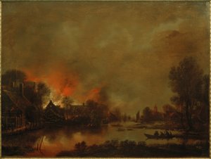 Nachtelijk kanaallandschap met brand in een dorp