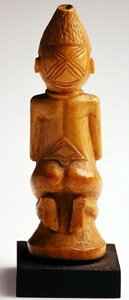 Knielende vrouw, Congo (ivoor) door African