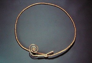 Torc, uit Tara, County Meath, Midden Bronstijd door Age Bronze