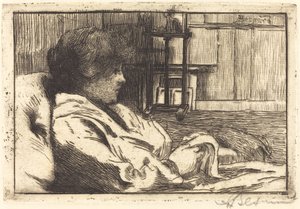 Vrouw die leest in het atelier