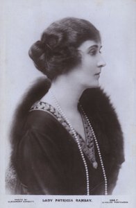 Lady Patricia Ramsay (zw/w foto) door Alexander Corbett