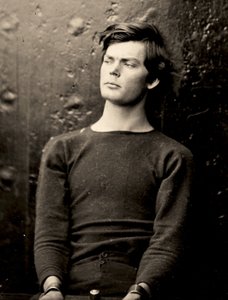 Lewis Powell in polsboeien aan boord van de USS Saugus, 1865 door Alexander Gardner