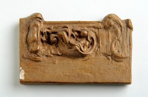 Maquette voor een paneel met een zittend figuur door Alfred Gilbert