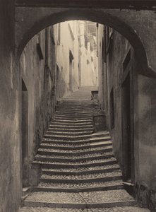 Een straat in Bellagio door Alfred Stieglitz