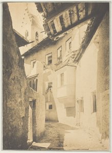 Een straat in Sterzing, Tirol door Alfred Stieglitz