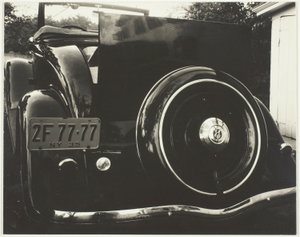 Auto 2F-77-77 door Alfred Stieglitz