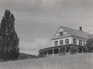 Huis op de heuvel, Lake George door Alfred Stieglitz