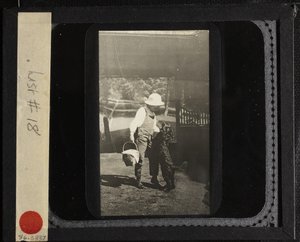 Ongenoemd nichtje Elizabeth met Inky in Oaklawn, ca. 1903 door Alfred Stieglitz
