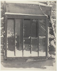 Raam: hout, glas, sneeuw door Alfred Stieglitz