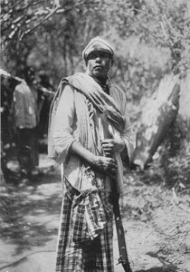 Een Ceylon Shikari of jager, ca. 1890, 1910