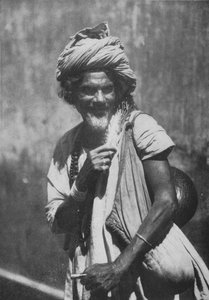 Een Mohammedaanse Fakir of Goochelaar, c1890, 1910 door Alfred William Amandus Plate