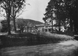 Het Grand Hotel, Nuwara Eliya, c1890, 1910 door Alfred William Amandus Plate