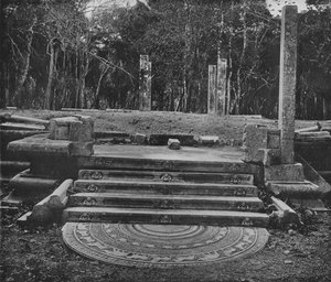 De verwoeste steden van Anuradhapura. Maansteen en trappen, ca. 1890, 1910 door Alfred William Amandus Plate