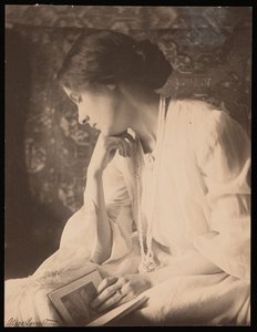 Alice Broughton foto van Agnes Pelton (zwart-wit foto) door Alice Boughton