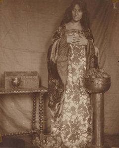 Portret van Alice Dieudonne Chase, ca. 1906 door Alice Gerson Chase