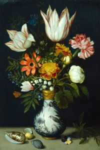 Bloemen in een porseleinen vaas