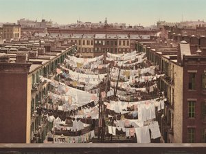 Een Maandag Wasdag, New York City door American 20th Century, Detroit Photographic Company