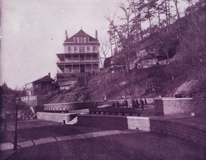 Basin Springs, Eureka Springs, Arkansas, aan de St Louis en San Francisco Railroad door American Photographer (after)