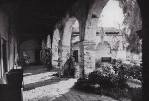 Californië: Mission San Juan Capistrano, gesticht in 1776, ten zuiden van Los Angeles door American Photographer (after)
