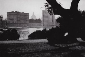 Californië: Oakland, Lake Merritt, in het hart van de stad, omgeven door grote gebouwen en vele mooie huizen door American Photographer (after)