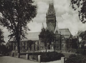 Harvard Universiteit: Memorial Hall (zwart-wit foto) door American Photographer (after)
