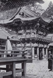 Wonderbaarlijke sculpturen van de Boeddhistische Tempel van Yakushi door American Photographer (after)